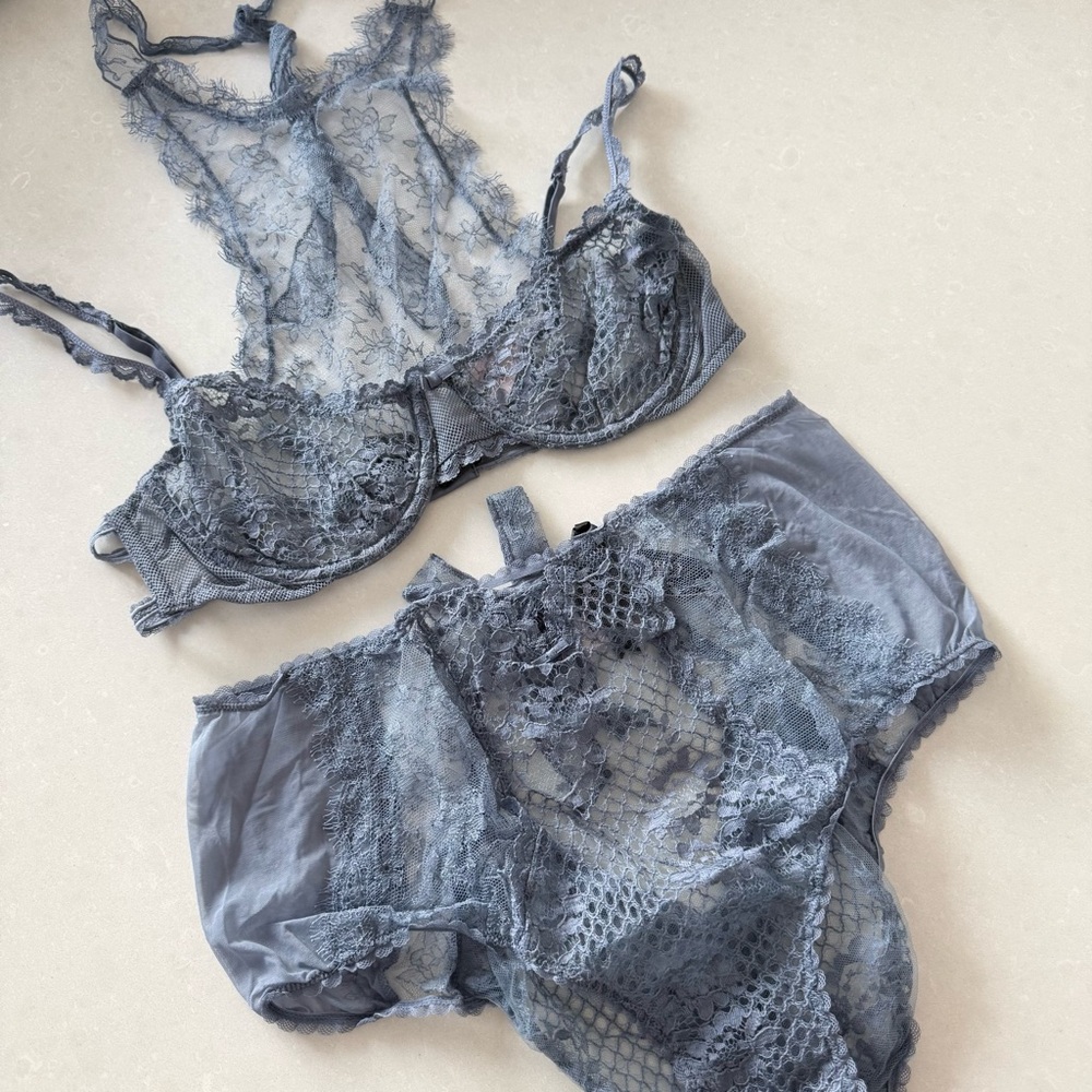 Victoria's Secret Designer Collection Bra & Panty Lace Lingerie Set
